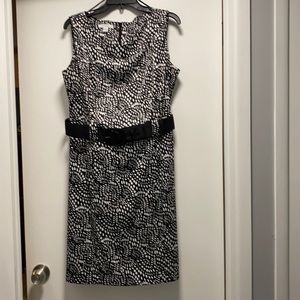 Sleeveless, black/white, belted summer dress